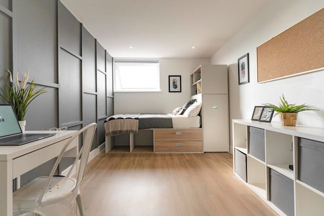 Last 2 Rooms in Stylish House-Share - View Now! Main Photo