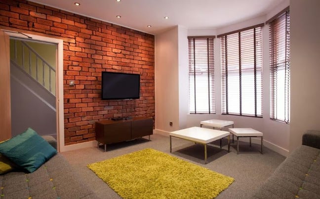 Rooms Available in Spacious 9-Bed House-Share – LS Main Photo