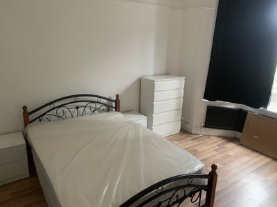 Large Double room available  Main Photo