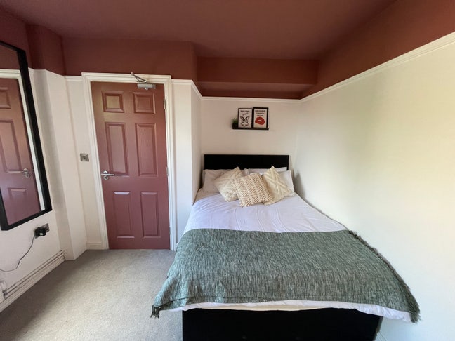 X2 Double Rooms -  NR5 - 15Th Sept (35W-Jg) Main Photo