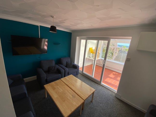 Stunning 5 bed property available by the room!  Main Photo