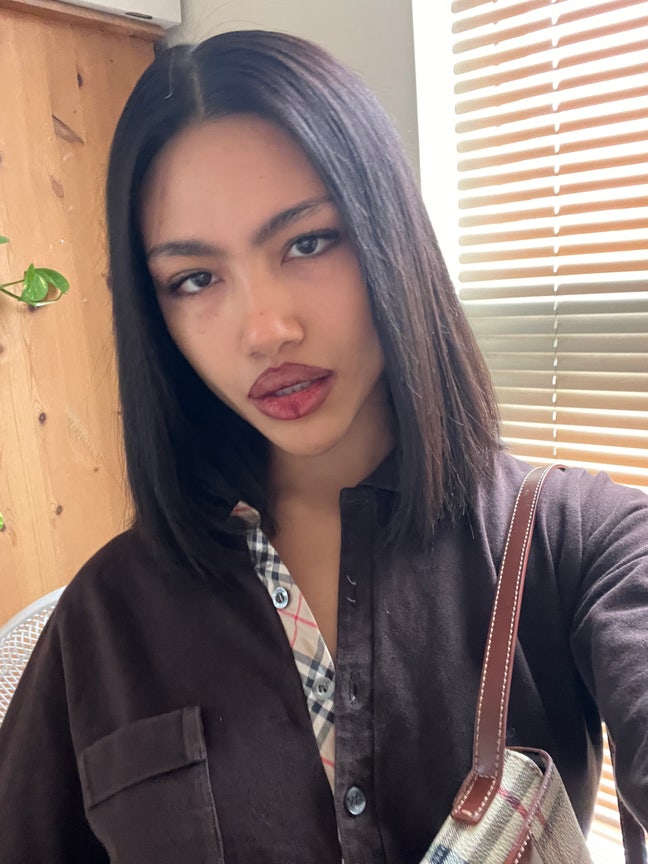 italian girl seeks all female social flat Main Photo