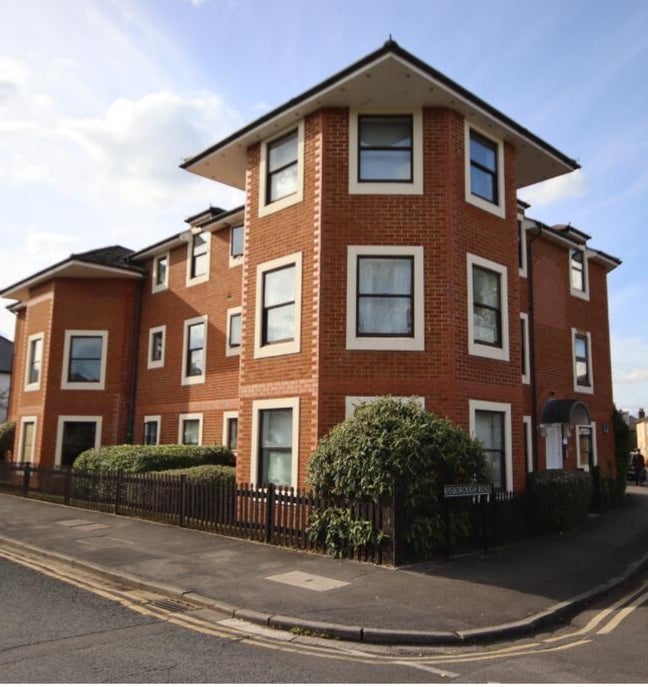2 Bedroom Flat Main Photo