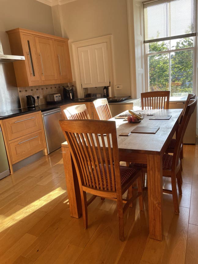 Bright double rooms in lovely spacious property. Main Photo