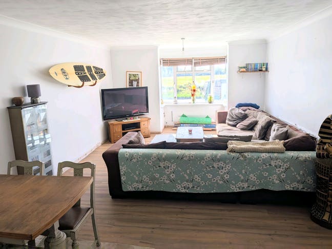  Room to Rent in Relaxed Happy Home  Main Photo