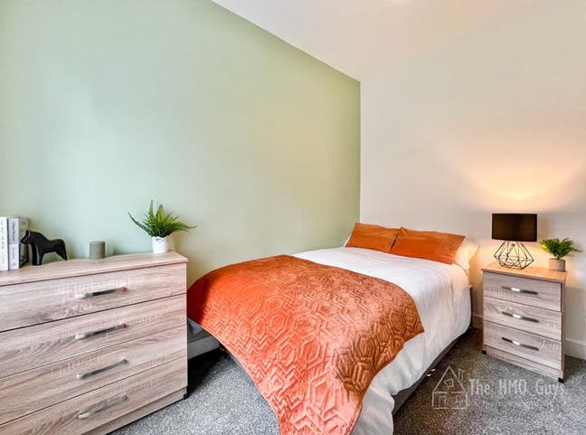 Newly Renovated Professional House Share Main Photo