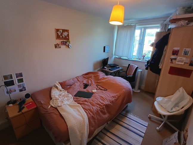 Very Large Double room friendly flat (bills inc) Main Photo