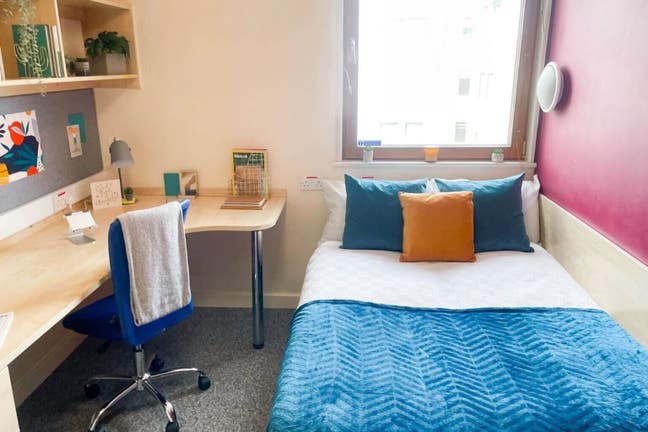Double en-suite student accommodation available  Main Photo