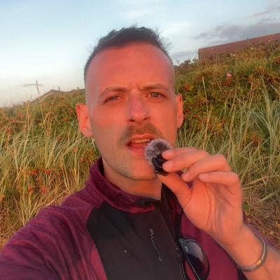 Gay Psychotherapist looking for 2 Person share Main Photo