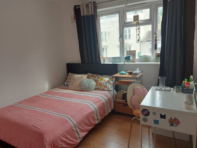 Double room in friendly, clean home 💫  Main Photo