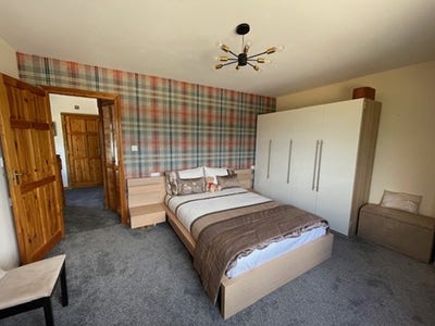 A Double bedroom (ensuite) with separate Entrance Main Photo