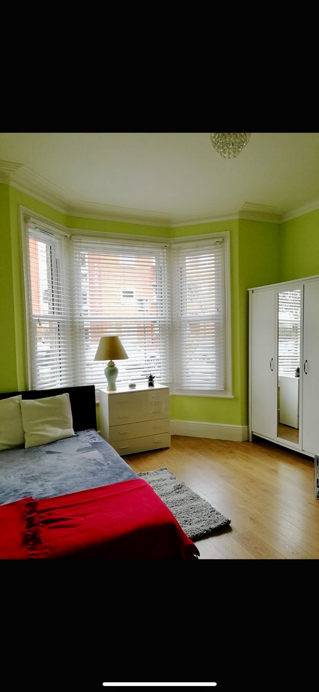 Large & Light Double Room South Woodford Main Photo