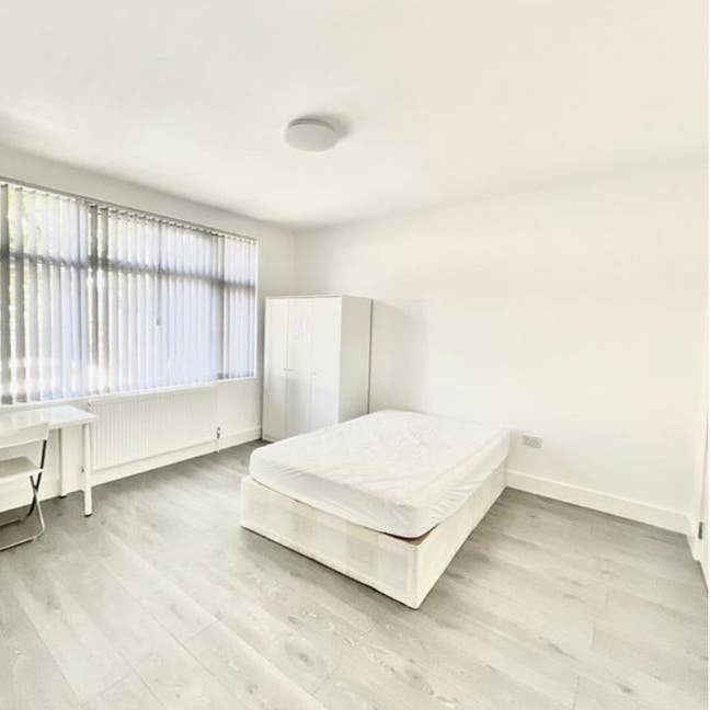 Clean Large Double Room + Ensuite + Bills + Wifi  Main Photo