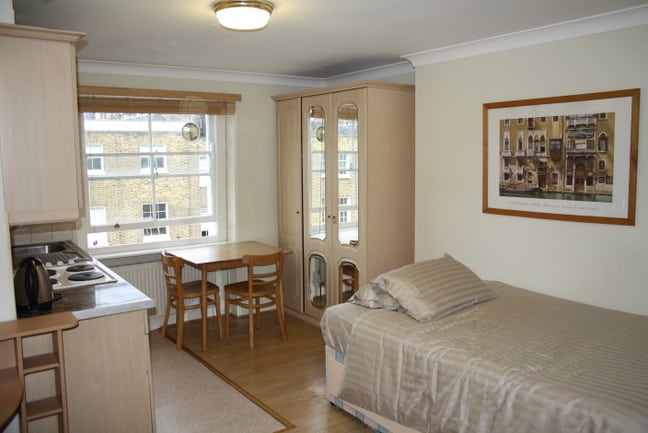 🏙️ Top-Floor Bedsit in Marylebone –INC Bills  ❤️  Main Photo