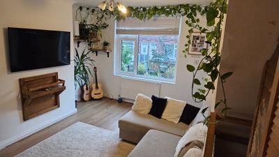 Spacious Double Room in Quiet 2-Bed House Main Photo