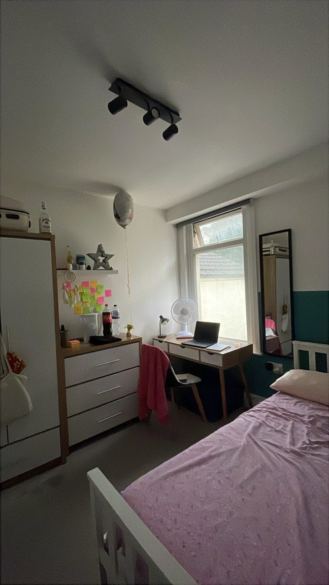 En-suite room available  Main Photo