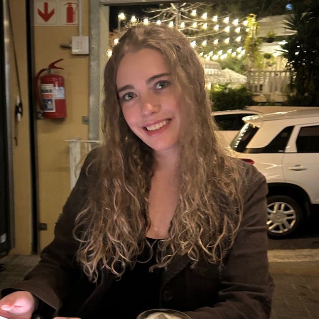 I am a female student aged 23. I am looking p... Main Photo