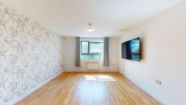 Wow - 1 bed home in cosy chingford !! Main Photo