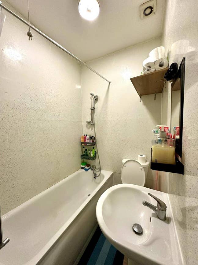 Double room available in east ham  Main Photo