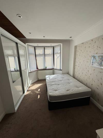 Double room available in Redbridge  Main Photo