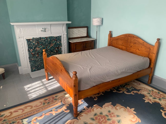 2 Rooms in a house share one double one a Main Photo