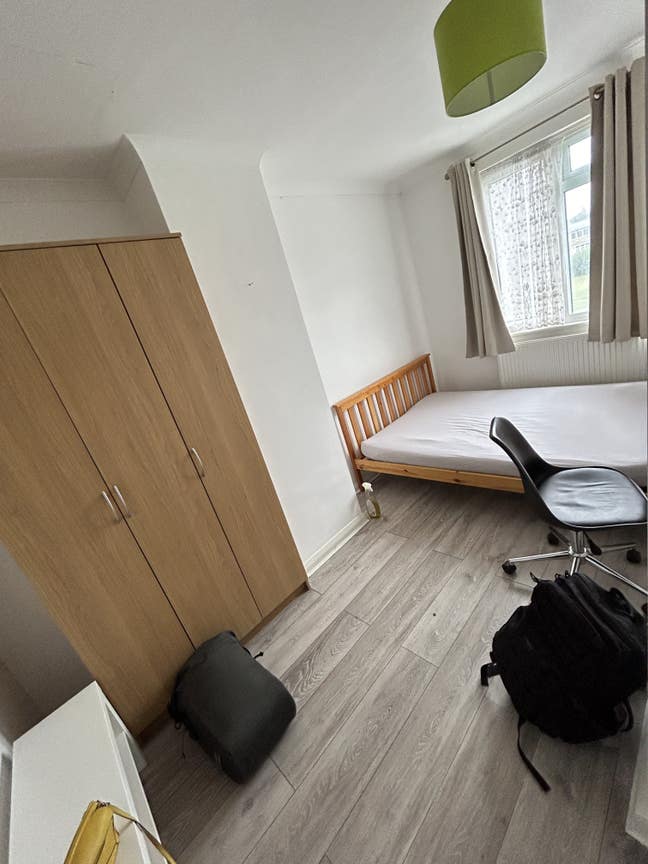 King size room with water basin, All bills Inc. Main Photo