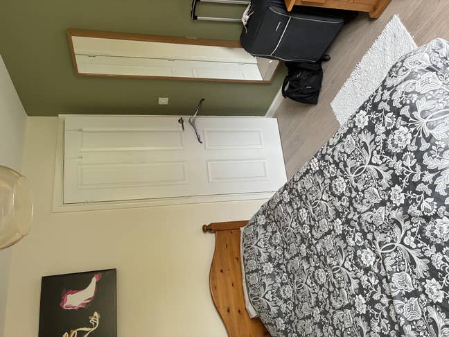 Large single room to rent Main Photo