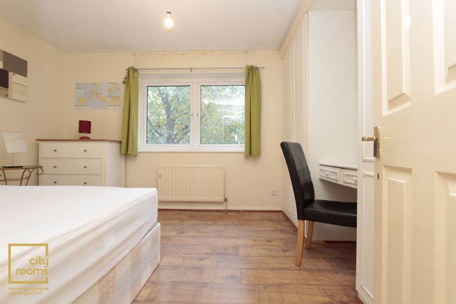 Double Room Available nearby Poplar DLR (E14)  Main Photo