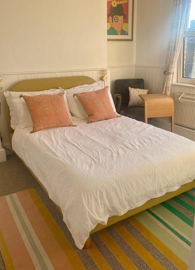Weekends only -Lovely quiet double bedroom Zone 1  Main Photo