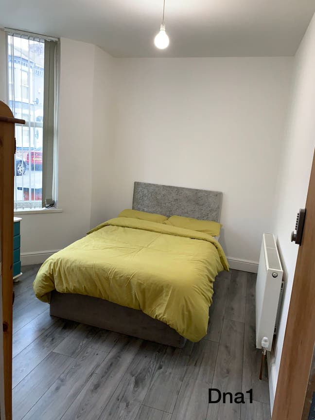 Spacious Double Bedroom  in nice shared house Main Photo