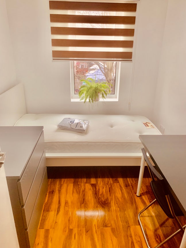 🏡 Large Double Room in Friendly household  Main Photo