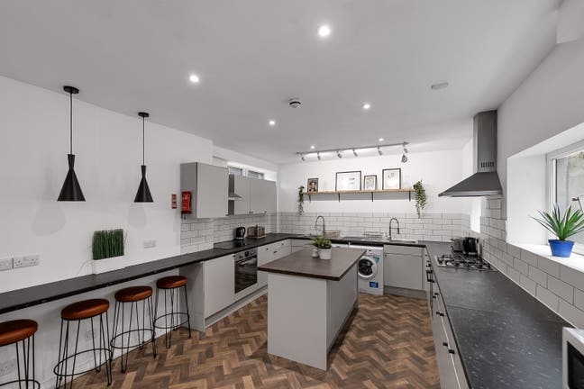 9 Bed House Share for Students & Professionals  Main Photo