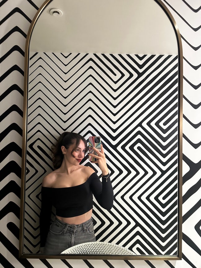 Looking for a studio/ female flatshare Main Photo