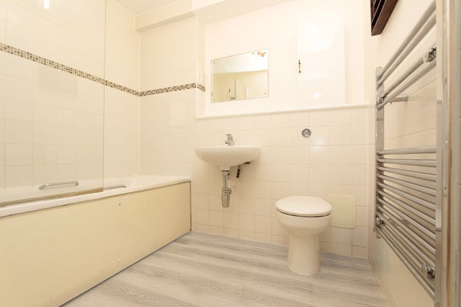 Discounted Double Room close  Elizabeth Line & DLR Main Photo