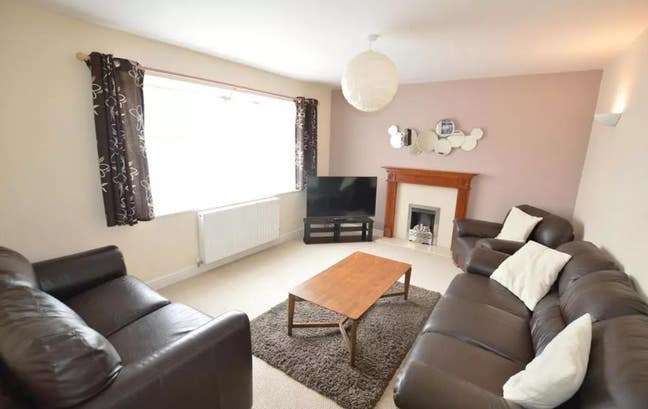 Student Room Available in Shared House Main Photo