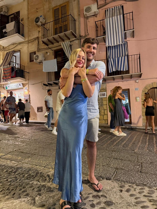 Aussie Couple Needs a Home Main Photo