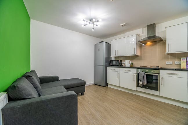 1 Bed Available in 4 Bed Flat Main Photo