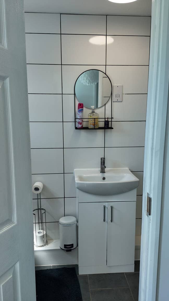 £625 PCM – Bedsit with Private Kitchen & Shower  Main Photo