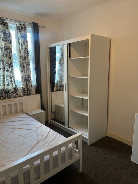 Room to let 9 min from Barking Station Main Photo