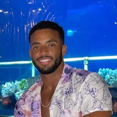 I am a professional male aged 30. I am lookin... Main Photo