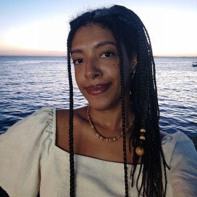 Professional Female seeks a single or double room Main Photo