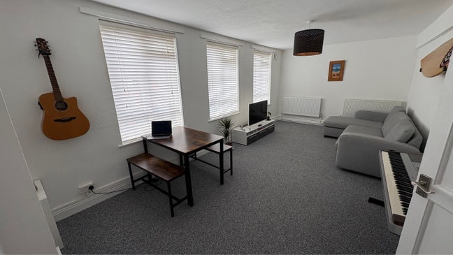 Double Room close to station  Main Photo
