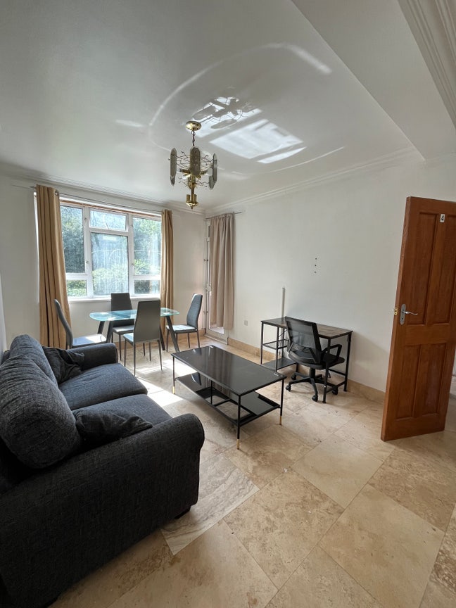 🏡 Bright 3-Bed Flat in Battersea Main Photo