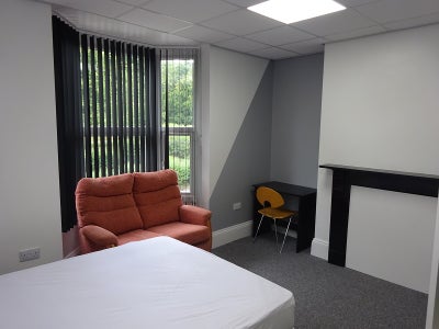 Ensuite Room in Professional house share suit NHS  Main Photo