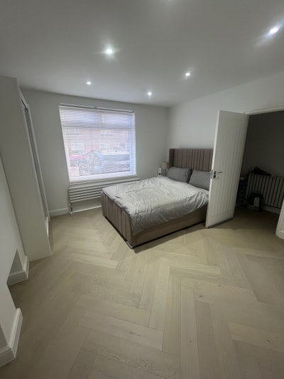 Underfloor Heating Modern Double Ground Flr Rm  Main Photo