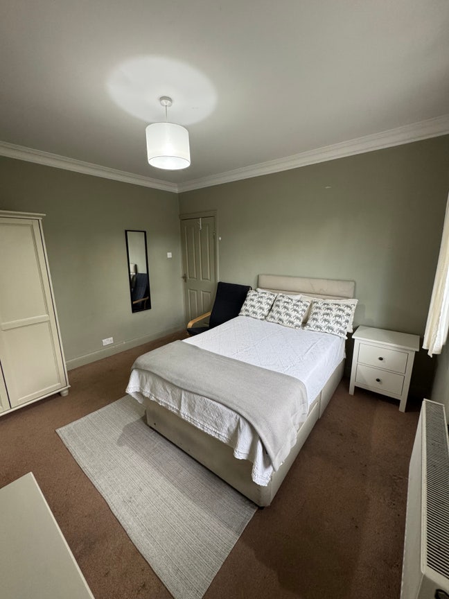 Lovely large double room in Acton W3 Main Photo