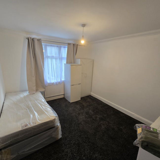 &pound;700pm Double Room! 5Minwalk Chadwell Heath Main Photo