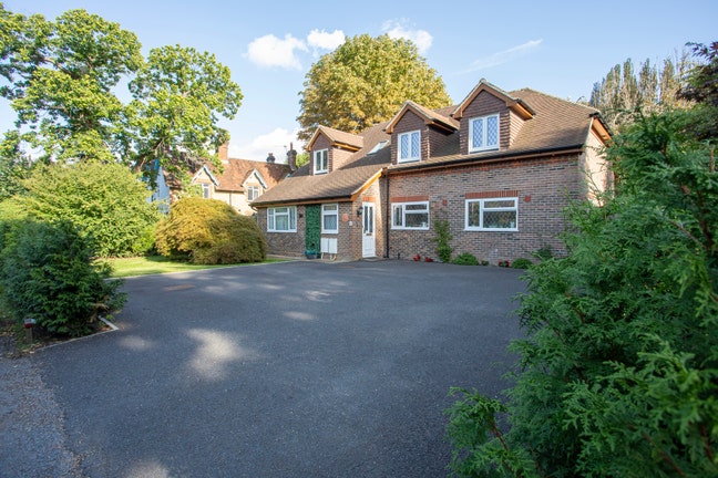 ⭐ Premium Living - Double En Suite & Parking ⭐ Main Photo