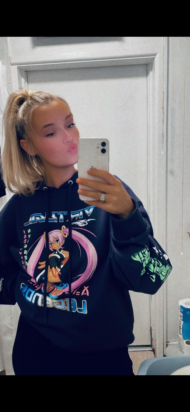 I am a professional female aged 27 looking fo... Main Photo
