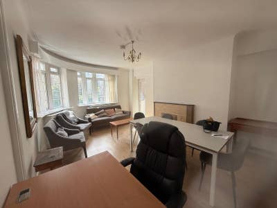 Spacious 4-Bed Mansion Flat, Swiss Cottage Main Photo